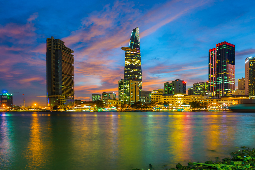 Skyline-von-Saigon-Blick-auf-den-Saigon-Fluss.
