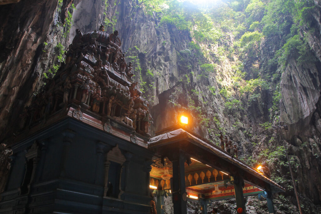 Batu-Cave-Tempel-in-einer-Hohle-in-einer-Hohle-in-Kuala-Lumpur-Malaysia